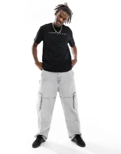 Tommy Jeans Regular Linear Logo T-shirt In Black For Men -Tomeans Store 205439683 3