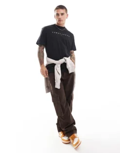 Tommy Jeans Gold Linear Logo T-shirt In Black For Men -Tomeans Store 206859147 3