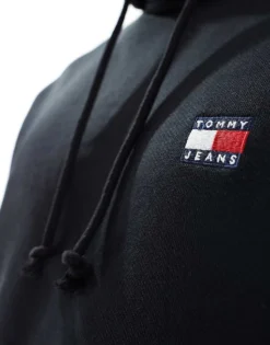 Tommy Jeans Tommy Badge Drawstring Hoody In Black For Men -Tomeans Store 208041033 4